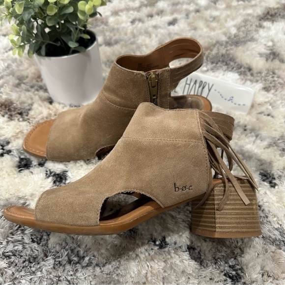 B.o.c Verona Tan Suede Peep Toe Block
Sandals with Tassels - Picture 1 of 15